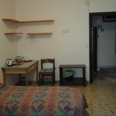 B&B Near Metro' Central Line - Only Wc In The Rooms 15 Minutes To Termini Station 20 To Spagna Square - In The Night Bus Rom Exteriör bild